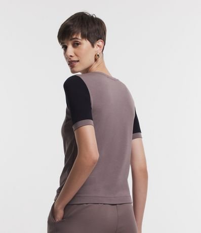 Blusa en Viscosa con Recortes Assimétricos y Bloques de Color 4