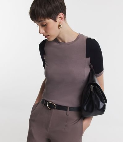 Blusa en Viscosa con Recortes Assimétricos y Bloques de Color 5