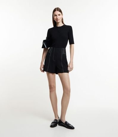 Short en Viscosa con Trabilla y Pespunte Contrastante 3