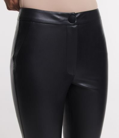 Pantalón Legging con Material Sintético y Abotonado Delantero 5