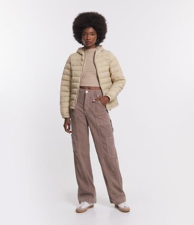 Campera Ultra Leve con Capucha y Bolsillos con Botón 2