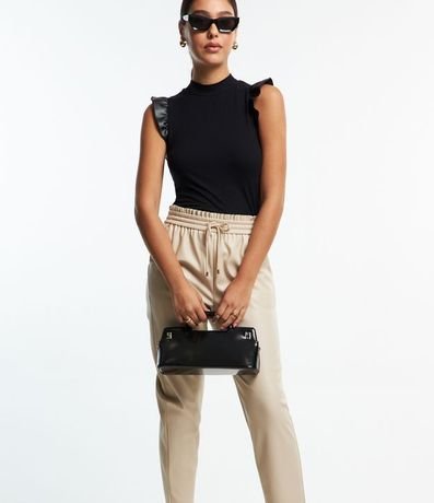 Pantalón Carrot en Material Sintético con Cintura Elastica 2