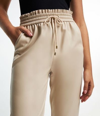 Pantalón Carrot en Material Sintético con Cintura Elastica 4