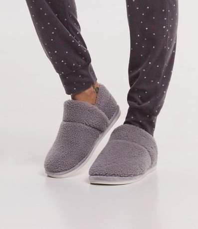 Pantufla Bota con Textura Peluche 2