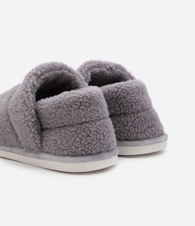 Pantufla Bota con Textura Peluche 3