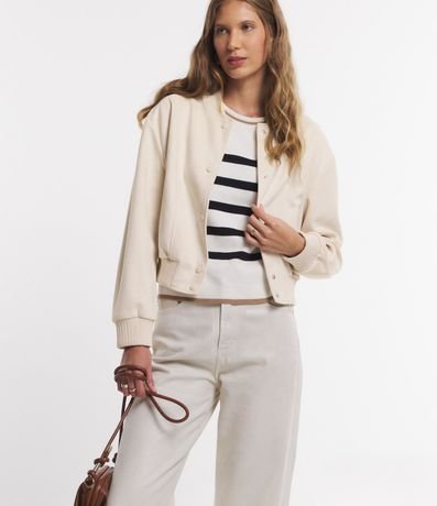 Campera Bomber en Gamuza con Bajo Ayustadas y Recortes 2