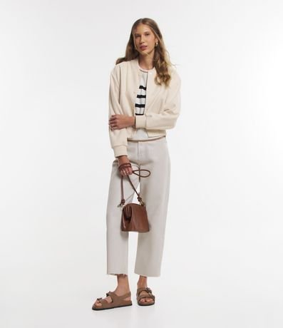 Campera Bomber en Gamuza con Bajo Ayustadas y Recortes 3