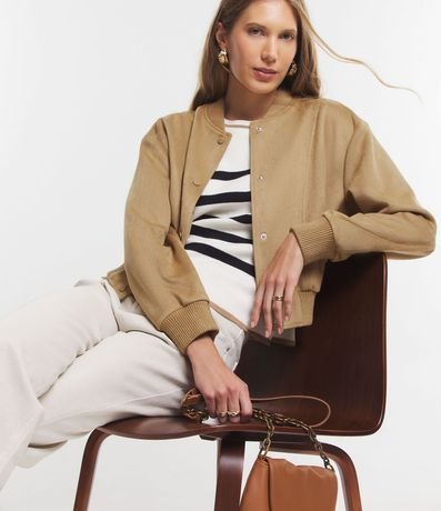 Campera Bomber en Gamuza con Bajo Ayustadas y Recortes 4