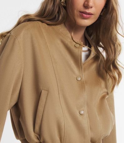 Campera Bomber en Gamuza con Bajo Ayustadas y Recortes 5