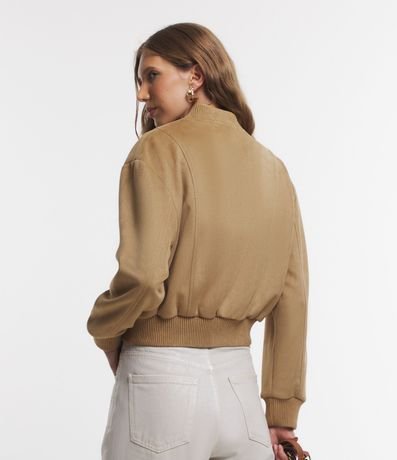 Campera Bomber en Gamuza con Bajo Ayustadas y Recortes 7