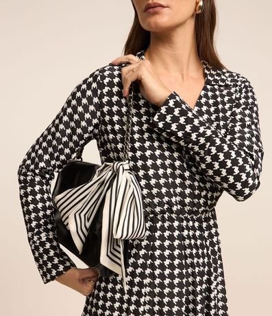 Vestido en Crepé con Escote Traspasado y Estampa Pied de Poule 3