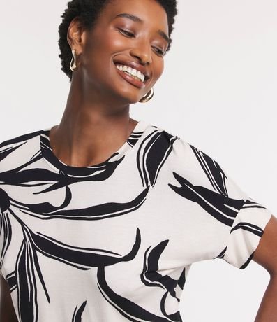 Blusa en Viscosa con Estampado Follaje Contrastante 1