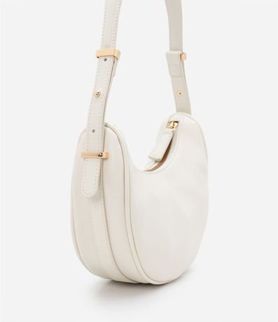 Bolso Baguette Media Luna con Detalles en Metal en la Correa 3