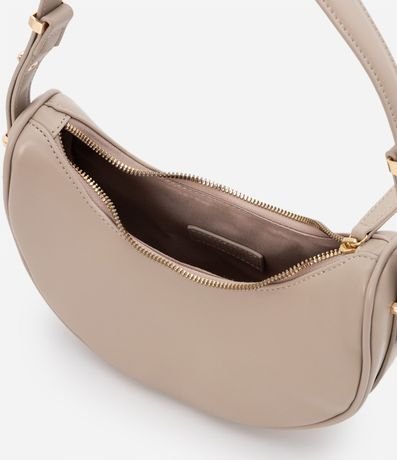 Bolso Baguette Media Luna con Detalles en Metal en la Correa 4