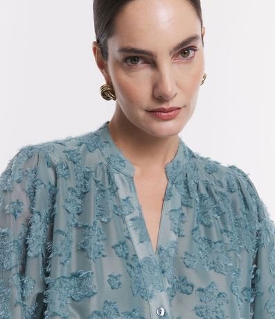 Camisa en Chiffon con Abotonado y Textura con Felpas 4