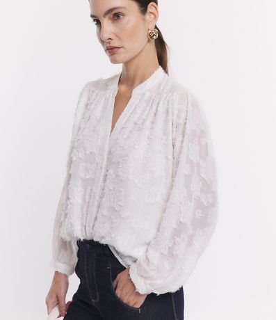 Camisa en Chiffon con Abotonado y Textura con Felpas 7