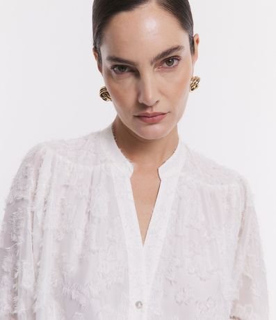 Camisa en Chiffon con Abotonado y Textura con Felpas 8