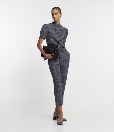 Pantalón Carrot en Crepé con Estampa Geométrica