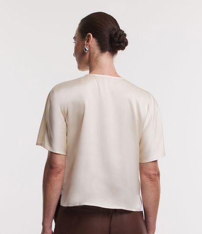 Blusa en Tejido Satinado con Pliegues en el Cuello 4