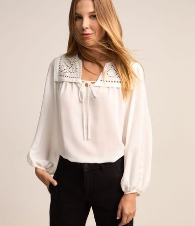 Blusa Amplia en Viscosa con Manga Abullonada y Canesú en Richelieu 1