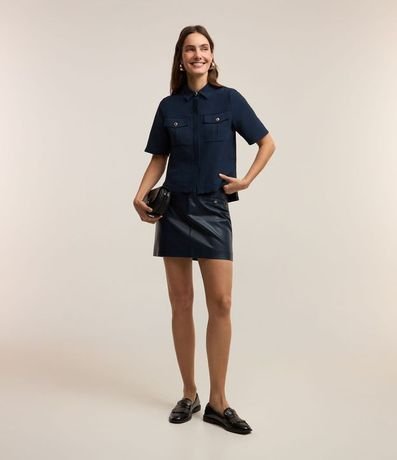 Camisa Texturizada con Bolsillos Delanteros y Botones Diferenciados 2