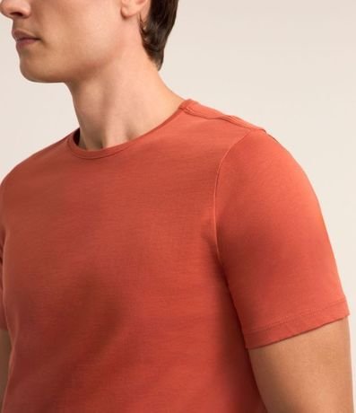 Remera Slim Básica en Algodón Peruano con Cuello Redondo 4