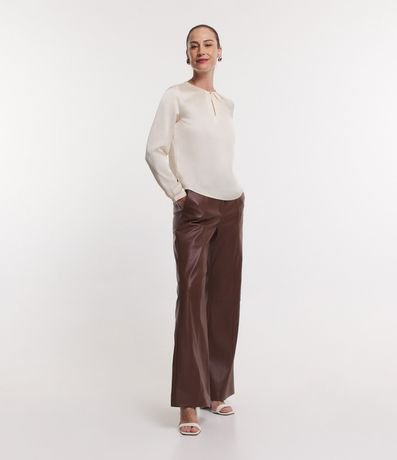 Blusa en Tejido Satinado con Detalles de Pliegues en el Cuello 2