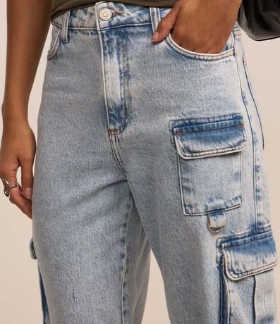 Pantalón Recto en Jeans con Bolsillos Cargo y Medio Aro en Metal 4