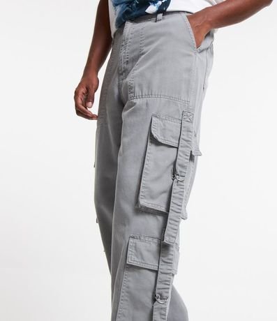 Pantalón Recto Loose en Sarga con Hebillas y Bolsillos Cargo 4