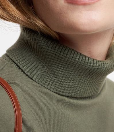 Vestido en Suedine con Cuello Alto y Puños Ajustados 4