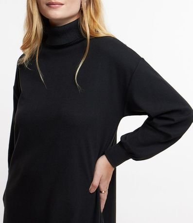 Vestido en Suedine con Cuello Alto y Puños Ajustados 4