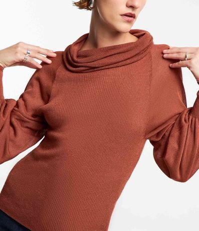 Blusa en Punto con Cuello Alto Boba y Detalle en Hilo Metalizado 3