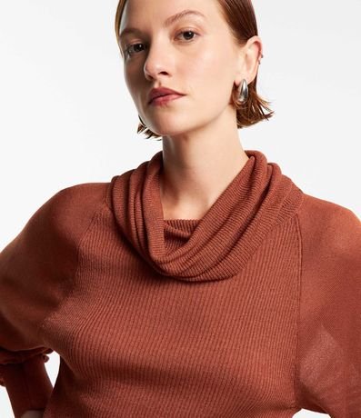 Blusa en Punto con Cuello Alto Boba y Detalle en Hilo Metalizado 4