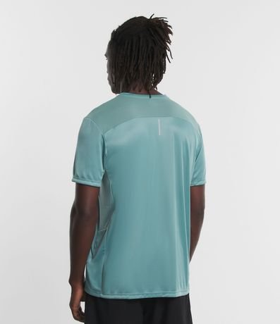 Remera Deportiva con Tecnología Dry e Detalles Reflectantes 3