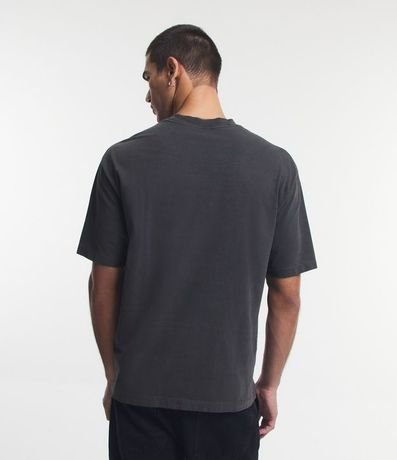 Remera Boxy en Media Malla Desteñida con Cuello Alto 5