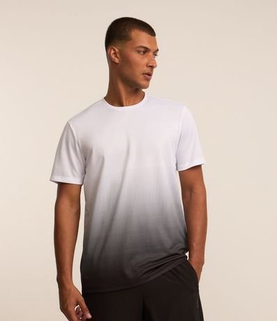 Remera Deportiva Dry Fit com Estampado Degradado