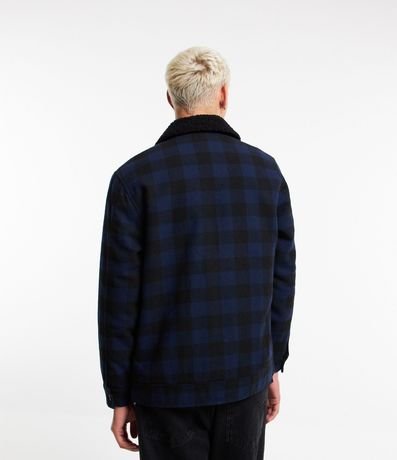 Campera Overshirt en Polivelour con Sherpa y Estampa de Cuadros 3