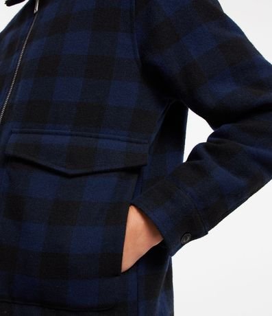 Campera Overshirt en Polivelour con Sherpa y Estampa de Cuadros 6