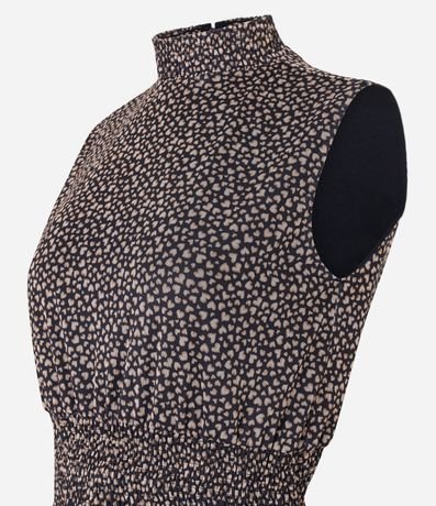 Vestido en Tule con Cuello Alto y Capas en la Pollera 7