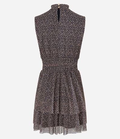 Vestido en Tule con Cuello Alto y Capas en la Pollera 8