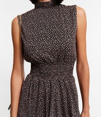 Vestido en Tule con Cuello Alto y Capas en la Pollera 4