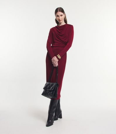 Vestido en Malla Polyvelour con Cuello Degagê y Detalle Pliegado