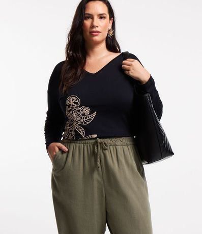 Blusa en Viscosa con Bordado de Flor Lateral Curve & Plus Size 1