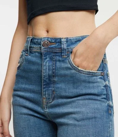 Pantalón Cigarrete en Jeans con Cintura Mediana 4
