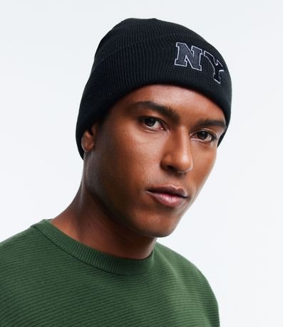 Gorro de Punto con Bordado NY y Bajo Plegado