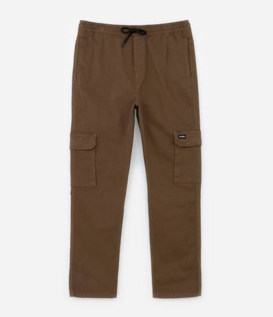 Pantalón Cargo en Sarga con Bolsillos laterales y lLzo en la cintura.