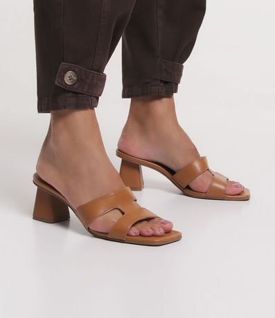 Sandalia Mule con Tiras H y Tacón Ancho 6