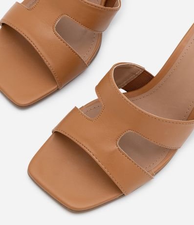 Sandalia Mule con Tiras H y Tacón Ancho 4