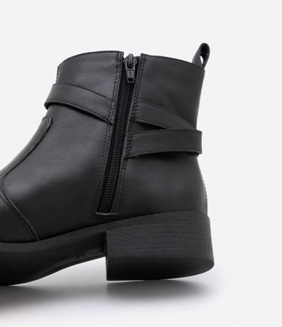 Bota Caña Corta en Cuero con Hebilla Lateral 5