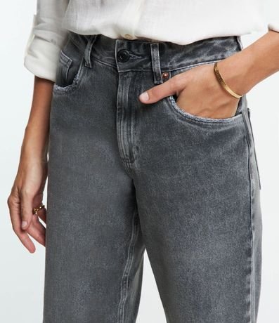 Pantalón Recto en Jeans con Cintura Mediana y Bolsillos 4